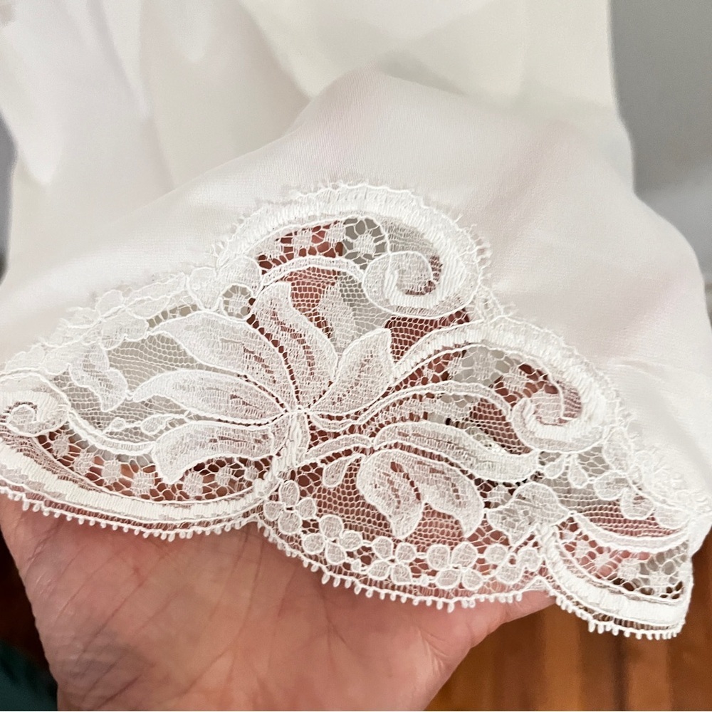 Wonder Made White Satin Feel Chemise VINTAGE with Lace Trim and Empire Waist - Picture 8 of 12